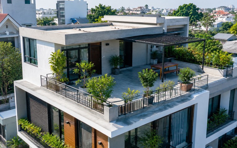 Vì sao ngày càng nhiều gia đình không còn lợp mái tôn? 2 kiểu mái đang dần trở thành xu hướng mới- Ảnh 1.