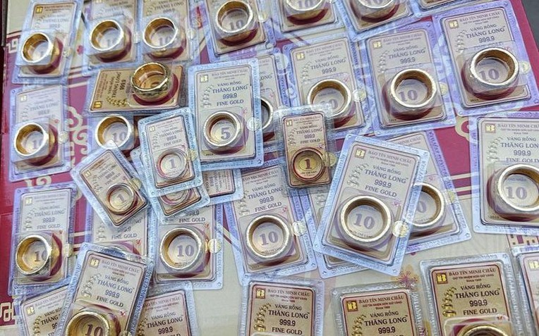 V&igrave; sao kh&ocirc;ng n&ecirc;n dồn to&agrave;n bộ tiền tiết kiệm v&agrave;o v&agrave;ng?- Ảnh 1.