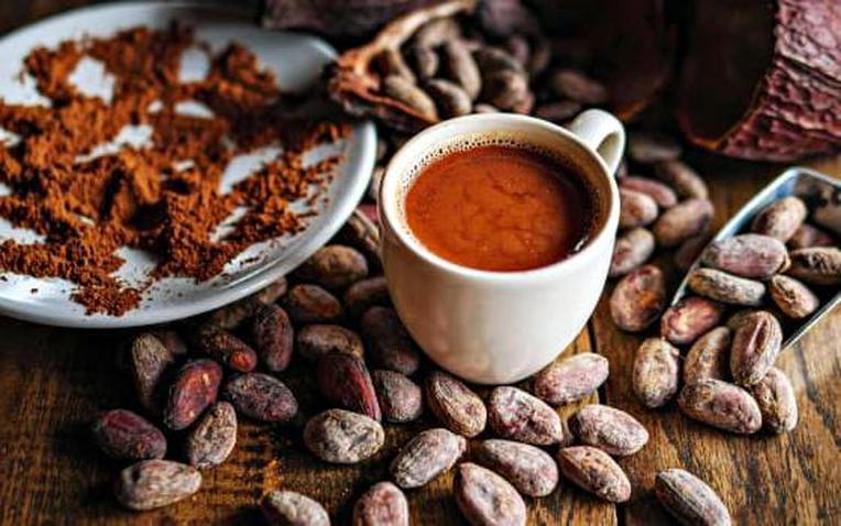 Ăn h&agrave;ng trăm b&aacute;t m&igrave; vẫn giữ d&aacute;ng thon gọn, người phụ nữ Nhật Bản tiết lộ b&iacute; mật đốt mỡ l&agrave; loại đồ uống b&aacute;n đầy ở Việt Nam- Ảnh 1.