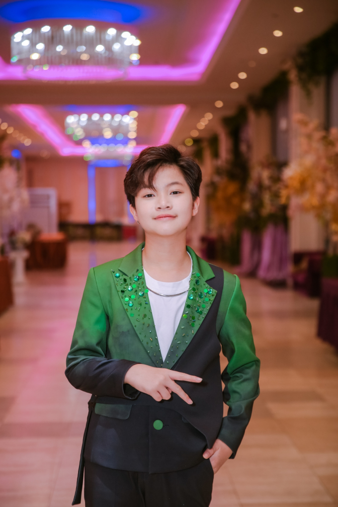 Phong Thiên được danh ca Ngọc Sơn "giao trọng trách" trong liveshow tại Đài Loan- Ảnh 3.