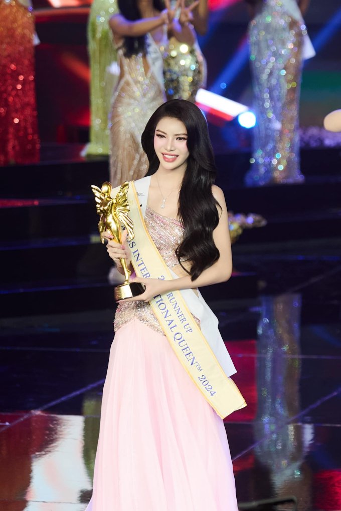 Người đẹp Tường San xuất sắc giành danh hiệu á hậu 2 tại Miss International Queen 2024- Ảnh 2.