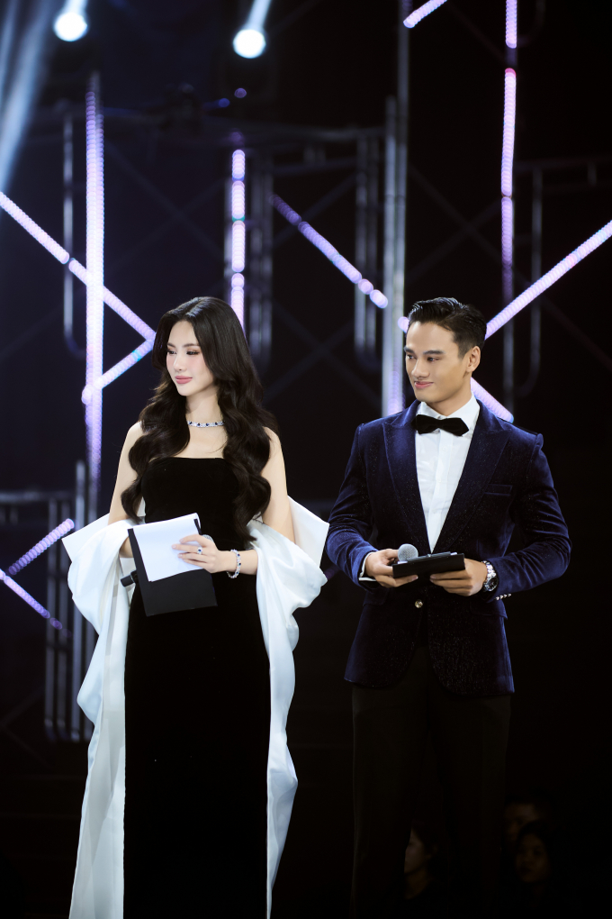 Bùi Quỳnh Hoa làm Host của Miss Universe Vietnam 2024: Nhan sắc ngọt ngào, phong cách ấn tượng- Ảnh 2.