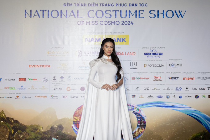 Kim Duyên xúc động vì dàn thí sinh Miss Cosmo 2024: “Người đẹp nào cũng chiến hết mình vì màu cờ sắc áo”- Ảnh 1.