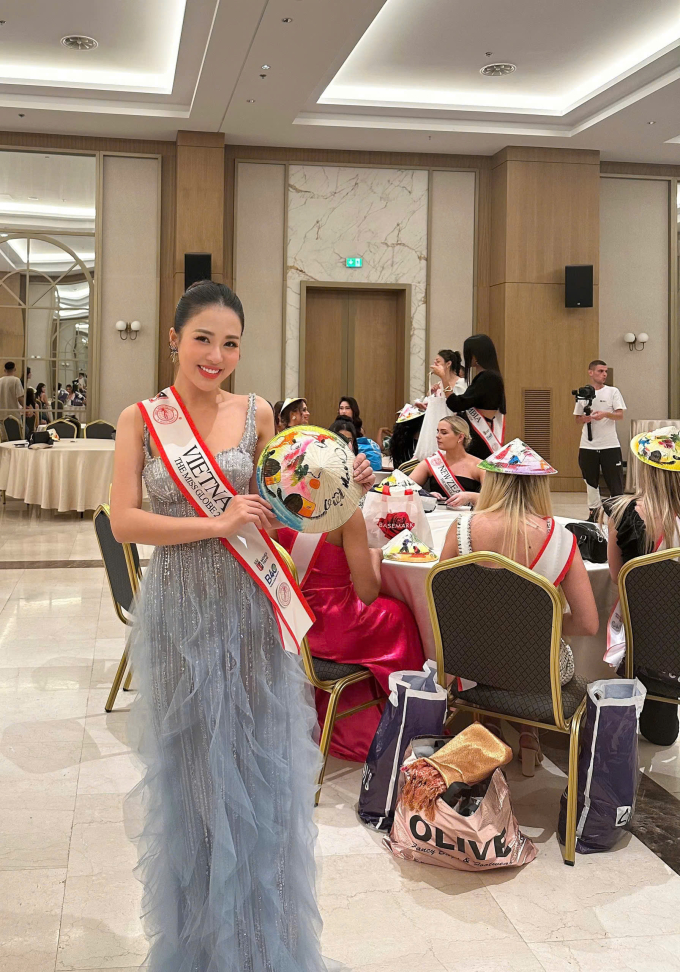 Á hậu Đỗ Hà Trang nhanh chóng hòa nhập, gây ấn tượng với món quà ý nghĩa tại "The Miss Globe 2024"- Ảnh 5.