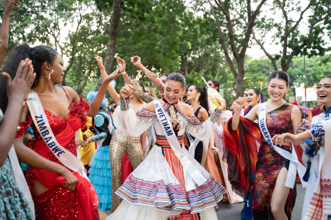 Dàn thí sinh Miss Cosmo 2024 đắm mình trong không khí sôi động của "Best of the world festival"- Ảnh 1.