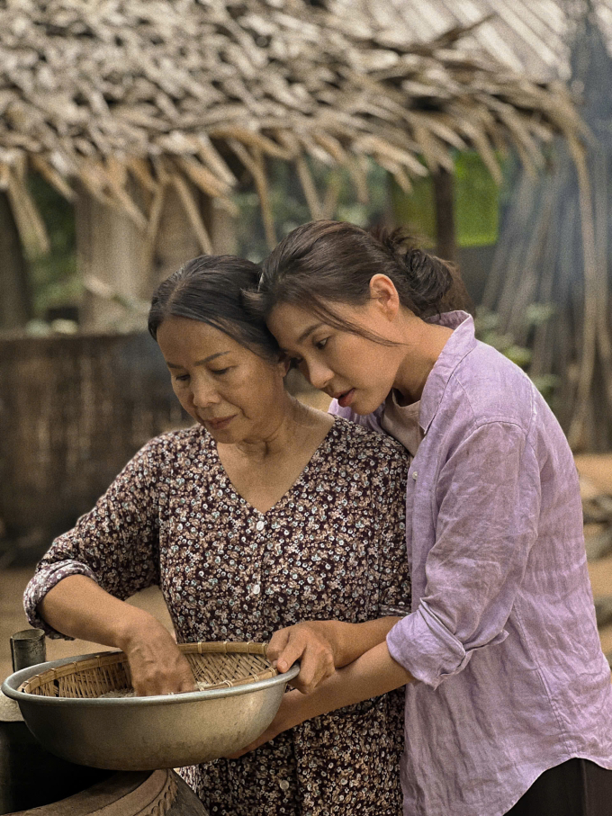 Thúy Diễm trăn trở sau khi quay phim "Bà già đi bụi": Liệu tôi đã báo hiếu cha mẹ đúng cách chưa?- Ảnh 5.