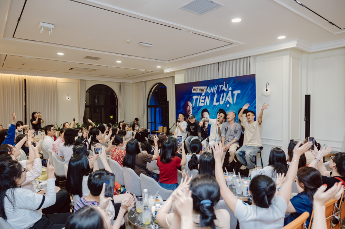 Thu Trang cười ngất, Binz - Tuấn Hưng - Rhymastic - Tiến Đạt “quậy tung" Fan Meeting của Tiến Luật- Ảnh 7.