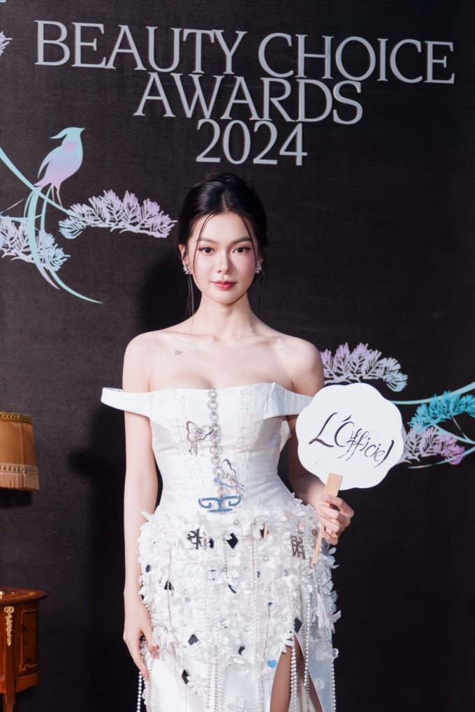 Yên Đan tay trong tay tình tứ bên bạn trai, giành giải thưởng "Beauty Influencer Of The Year"- Ảnh 4.