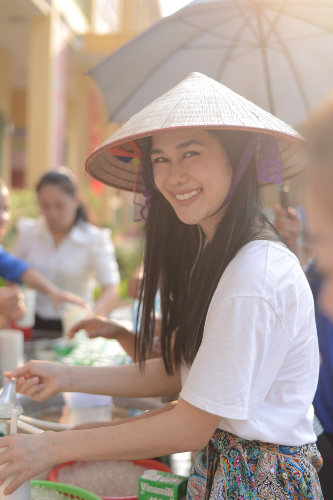 "Nàng thơ Cinematic" Phúc Anh mang niềm vui cho trẻ em vùng cao trong MV "54 Dân tộc Việt Nam"- Ảnh 4.