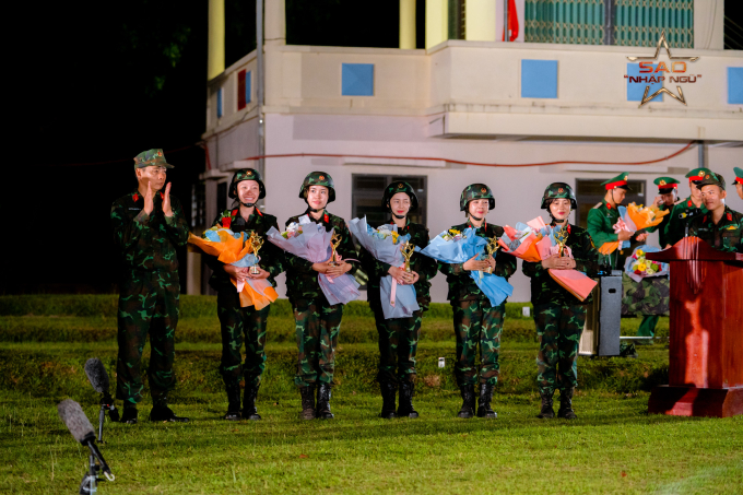 "Sao nhập ngũ 2024" tập cuối: Thùy Tiên ngã quỵ, Phương Anh Đào nghẹn ngào khi tâm sự với mẹ- Ảnh 5.