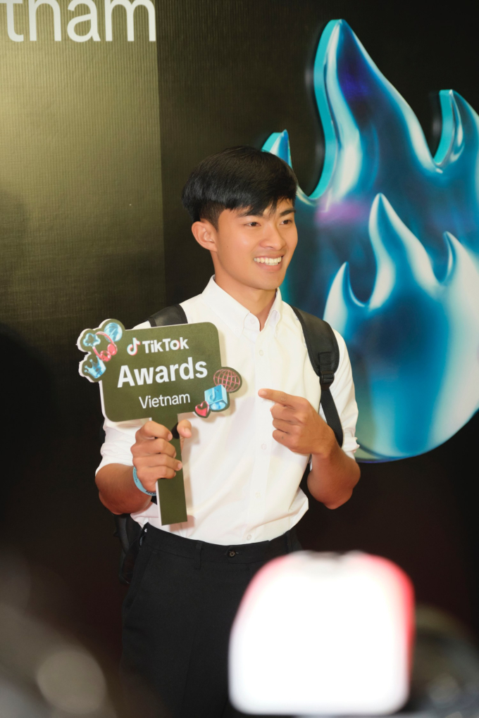 Thảm đỏ TikTok Awards Việt Nam 2024: "Ngàn sao" hội tụ, dàn nghệ sĩ đọ sức hút với trang phục ánh kim lấp lánh- Ảnh 11.