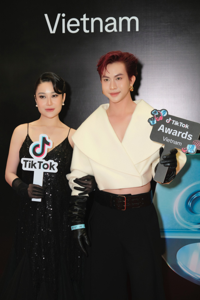 Thảm đỏ TikTok Awards Việt Nam 2024: "Ngàn sao" hội tụ, dàn nghệ sĩ đọ sức hút với trang phục ánh kim lấp lánh- Ảnh 13.