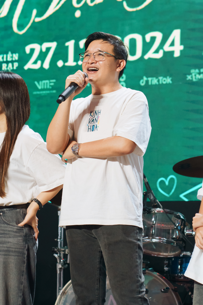 Vợ chồng đạo diễn - nhà sản xuất Võ Thanh Hòa áp lực khi mang "Kính vạn hoa" lên màn ảnh rộng- Ảnh 2.