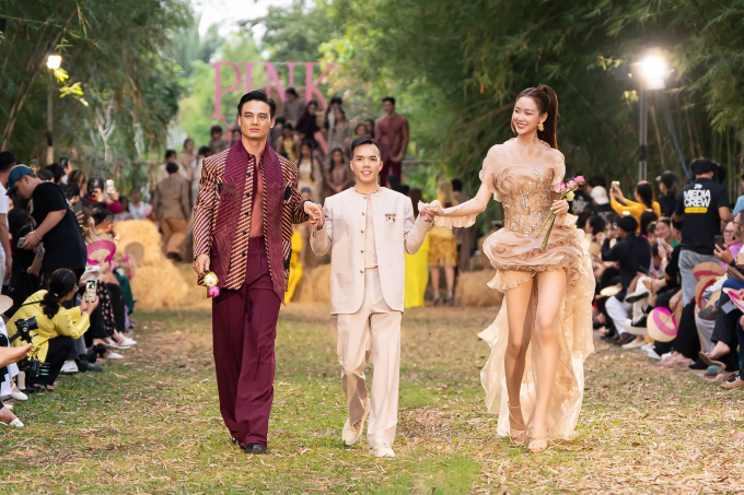 Á hậu Siêu quốc gia - Kim Duyên diện áo bà ba trình diễn tại "Pink Show" tổ chức tại quê hương Cần Thơ- Ảnh 20.