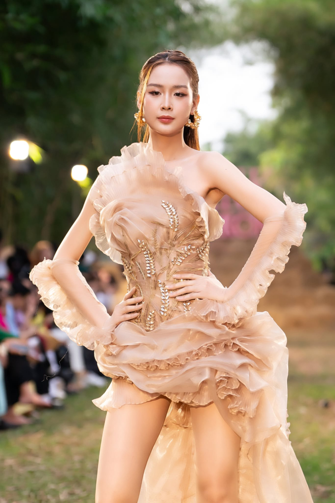 Á hậu Siêu quốc gia - Kim Duyên diện áo bà ba trình diễn tại "Pink Show" tổ chức tại quê hương Cần Thơ- Ảnh 19.