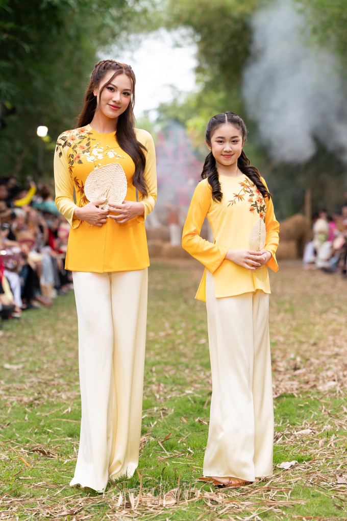 Á hậu Siêu quốc gia - Kim Duyên diện áo bà ba trình diễn tại "Pink Show" tổ chức tại quê hương Cần Thơ- Ảnh 1.