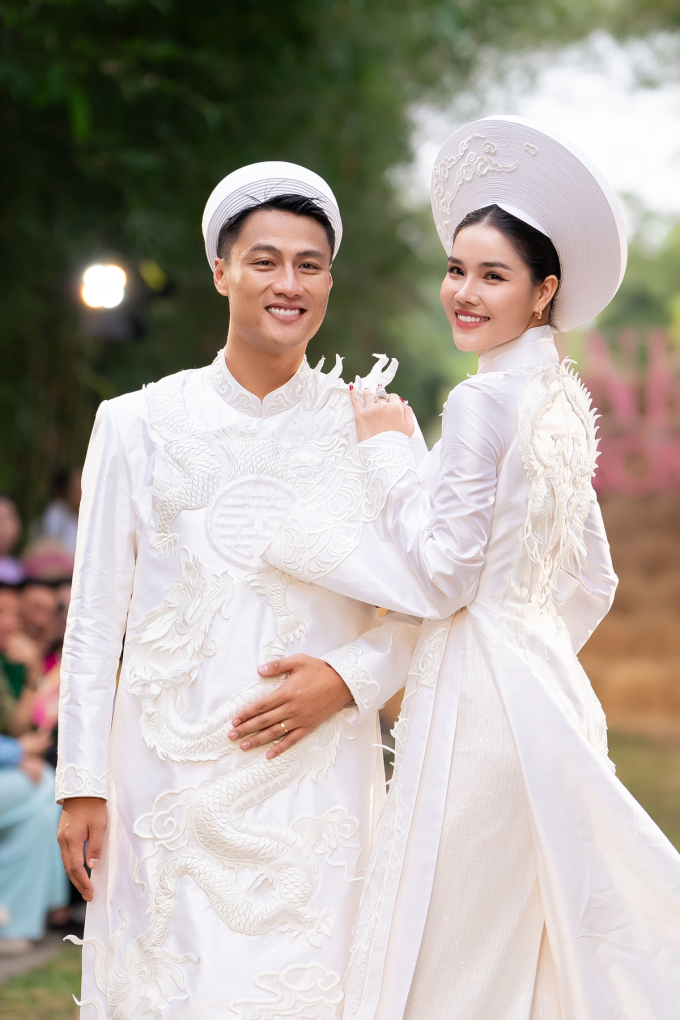 Á hậu Siêu quốc gia - Kim Duyên diện áo bà ba trình diễn tại "Pink Show" tổ chức tại quê hương Cần Thơ- Ảnh 12.