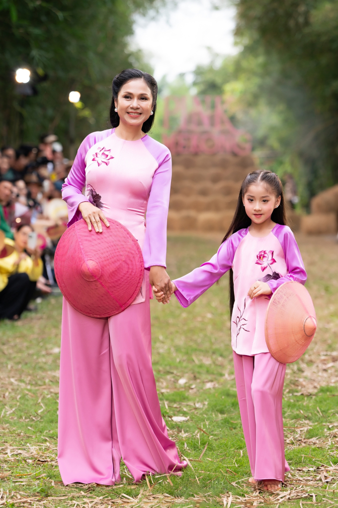 Á hậu Siêu quốc gia - Kim Duyên diện áo bà ba trình diễn tại "Pink Show" tổ chức tại quê hương Cần Thơ- Ảnh 3.