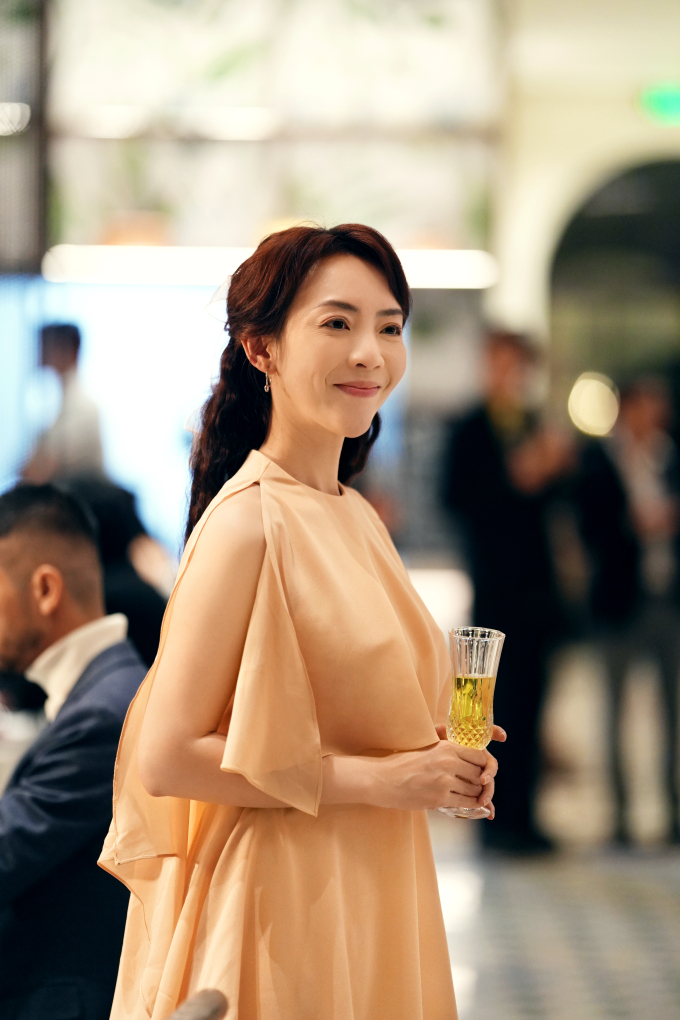 Phim Tết "Nụ hôn bạc tỷ" tung trailer: Thiên Ân được 2 "cộng tươi" chinh phục, Thu Trang bày chiêu "dụ đại gia"- Ảnh 6.