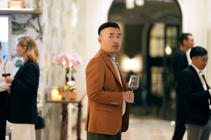 Phim Tết "Nụ hôn bạc tỷ" tung trailer: Thiên Ân được 2 "cộng tươi" chinh phục, Thu Trang bày chiêu "dụ đại gia"- Ảnh 5.