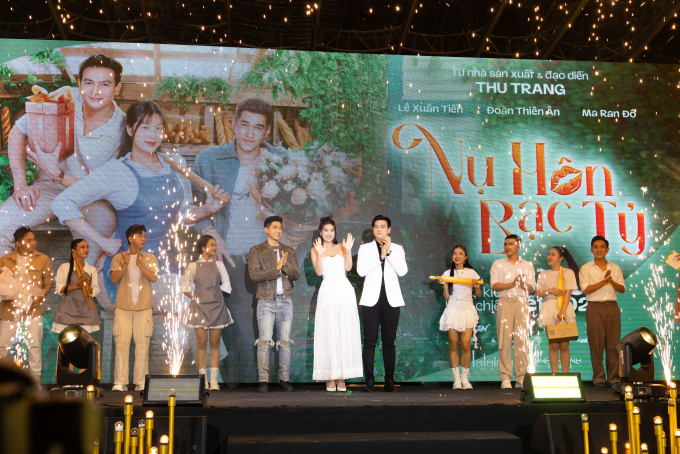 Thu Trang giới thiệu phim Tết "Nụ hôn bạc tỷ": "Tôi không xem Trấn Thành là đối thủ"- Ảnh 3.
