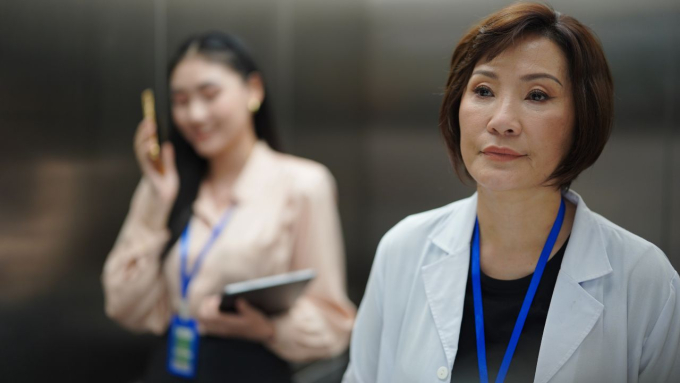Khương Ngọc khẳng định phim "Chị dâu" khác biệt, hé lộ lý do dàn cast nam mờ nhạt trước Hồng Đào - Việt Hương- Ảnh 1.