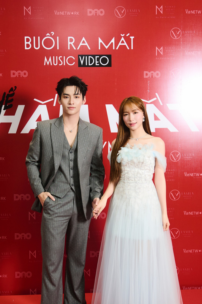 Hùng Huỳnh ra mắt MV chào sân V-Pop, được cả Hòa Minzy - Đức Phúc - ERIK  "trợ lực hết cỡ"- Ảnh 8.