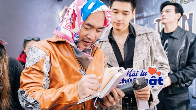 Thu Trang "chi tiền khủng" cùng hai nam thần "Nụ hôn bạc tỷ" cổ vũ Tiến Luật tại concert "Anh trai"- Ảnh 2.