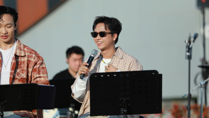Hoàng Dũng lần đầu tiên song ca cùng 10CM, MIN khoe tài hát tiếng Hàn khi cover hit lớn của IU- Ảnh 8.