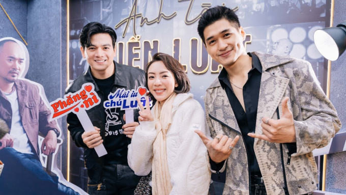 Thu Trang "chi tiền khủng" cùng hai nam thần "Nụ hôn bạc tỷ" cổ vũ Tiến Luật tại concert "Anh trai"- Ảnh 1.
