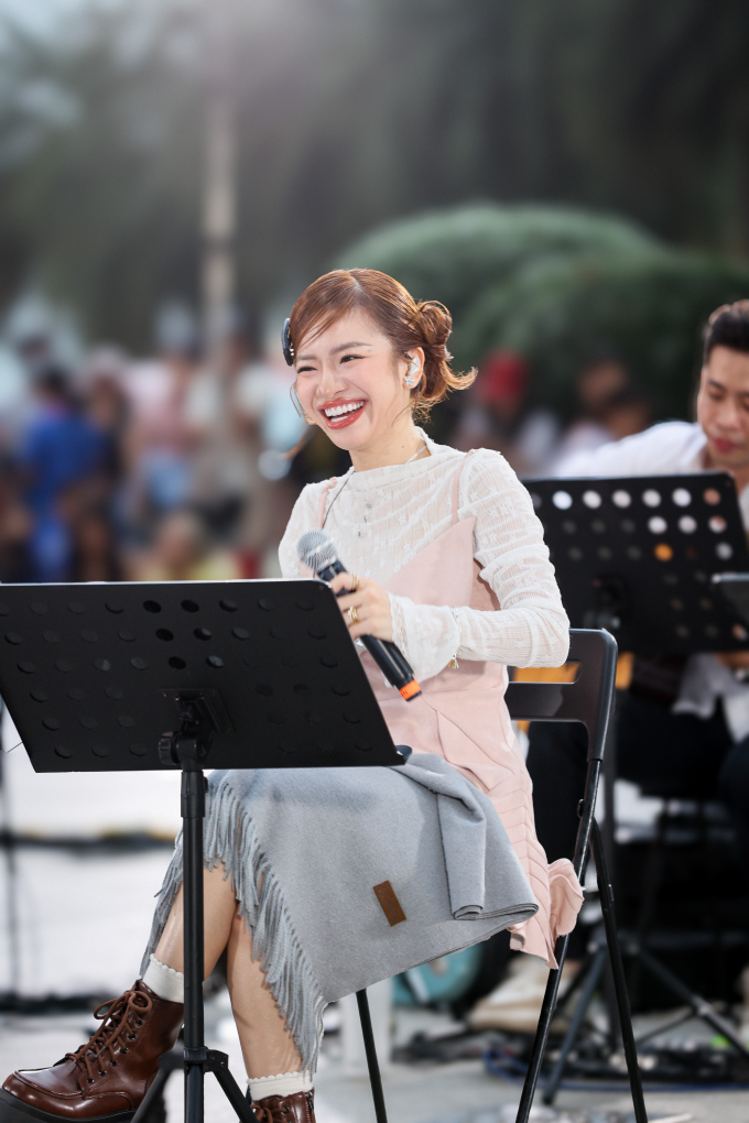 "Xuân hạ thu đông,rồi lại xuân" mùa 3: Hương Tràm lần đầu hát hit "Em gái mưa" bằng tiếng Anh- Ảnh 7.