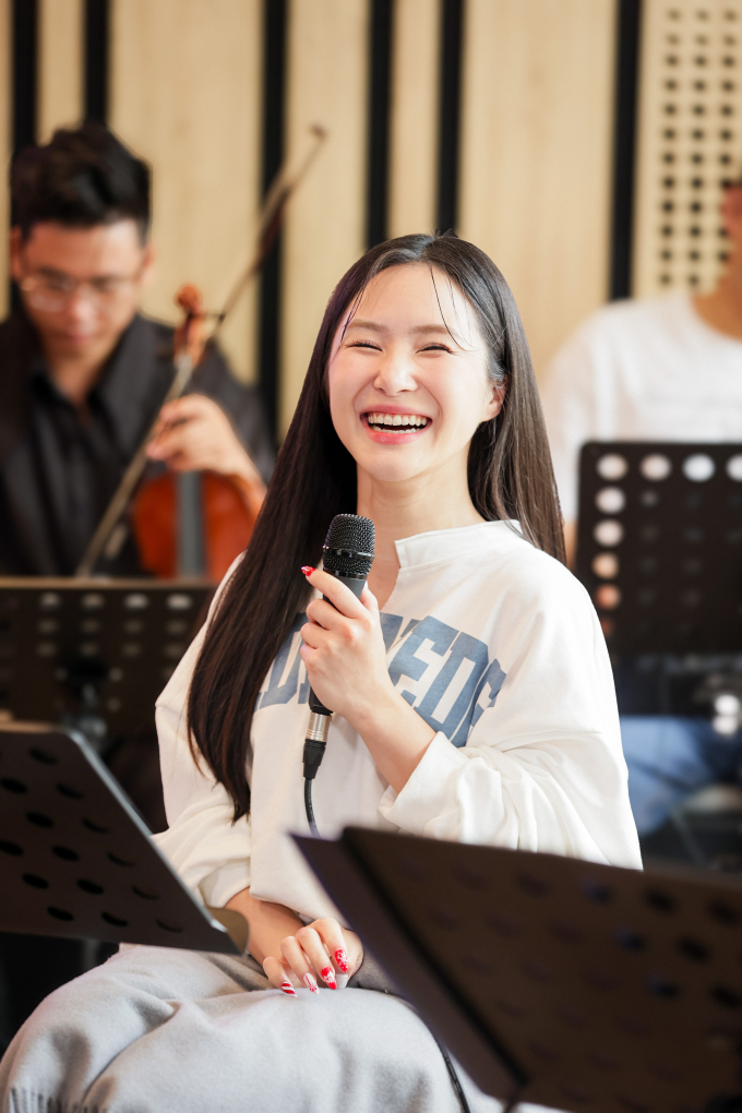 "Xuân hạ thu đông,rồi lại xuân" mùa 3: Hương Tràm lần đầu hát hit "Em gái mưa" bằng tiếng Anh- Ảnh 2.