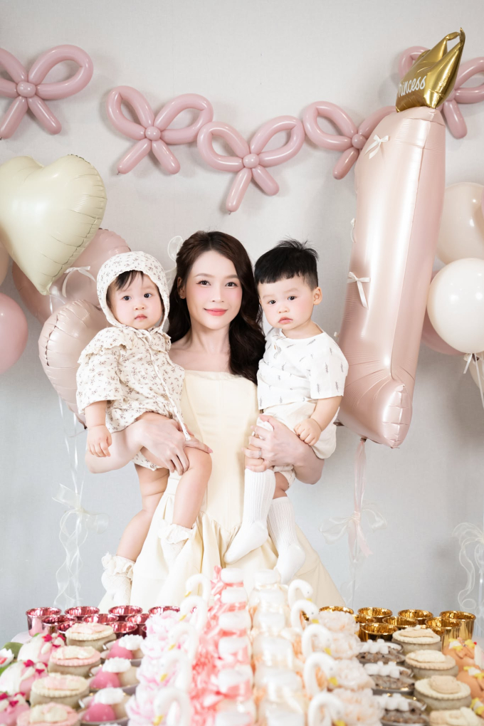 Sam mừng sinh nhật 1 tuổi của 2 thiên thần song sinh, hé lộ thời điểm trở lại đóng phim- Ảnh 7.