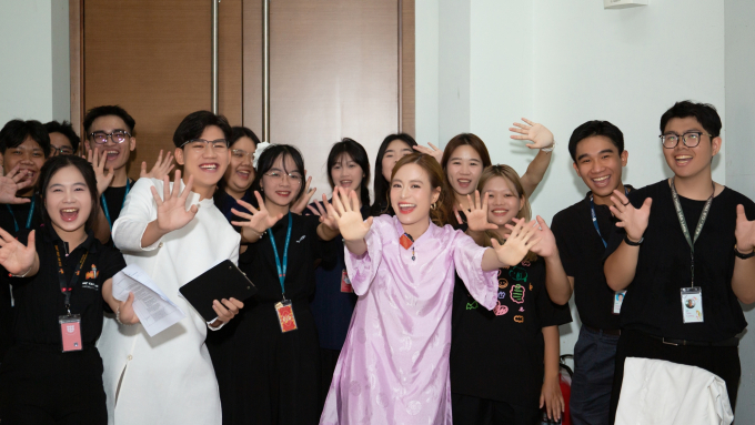 Hoàng Thùy Linh tự hào vì fan nghiên cứu "See tình" trong khóa luận tốt nghiệp, đạt học bổng thạc sĩ tại Thái Lan- Ảnh 1.