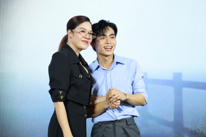 MONO hóa cụ già, đưa chuyện tình đẹp của ông bà vào MV "Ôm em thật lâu"- Ảnh 6.
