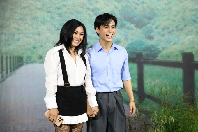 MONO hóa cụ già, đưa chuyện tình đẹp của ông bà vào MV "Ôm em thật lâu"- Ảnh 9.