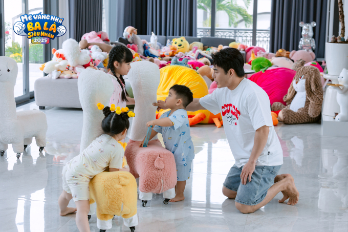 Pam tạo “cơn sốt” với khoảnh khắc “bỏ rơi” bố Hải Long, Dương Lâm đóng vai “người lạ” kiếm chuyện Ku Phin- Ảnh 6.
