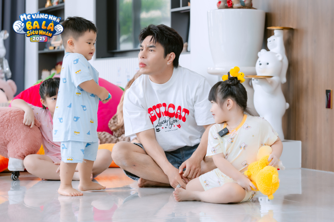 Pam tạo “cơn sốt” với khoảnh khắc “bỏ rơi” bố Hải Long, Dương Lâm đóng vai “người lạ” kiếm chuyện Ku Phin- Ảnh 7.