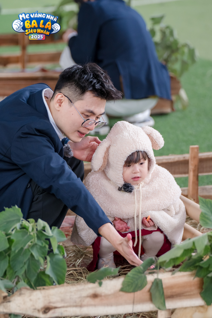 Pam tạo “cơn sốt” với khoảnh khắc “bỏ rơi” bố Hải Long, Dương Lâm đóng vai “người lạ” kiếm chuyện Ku Phin- Ảnh 3.