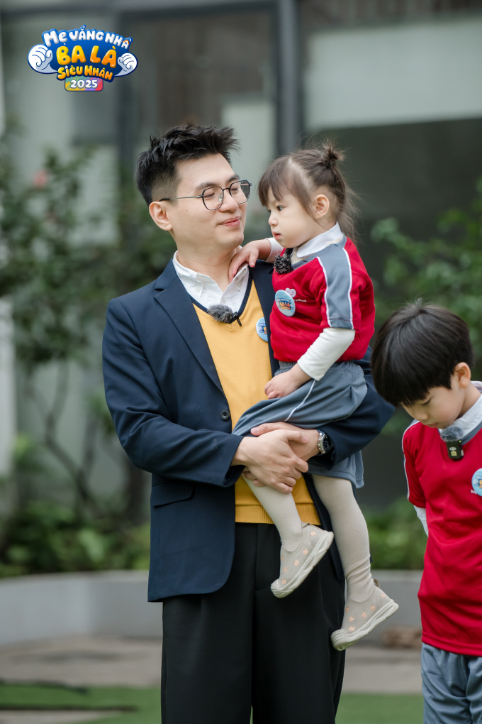 Pam tạo “cơn sốt” với khoảnh khắc “bỏ rơi” bố Hải Long, Dương Lâm đóng vai “người lạ” kiếm chuyện Ku Phin- Ảnh 4.