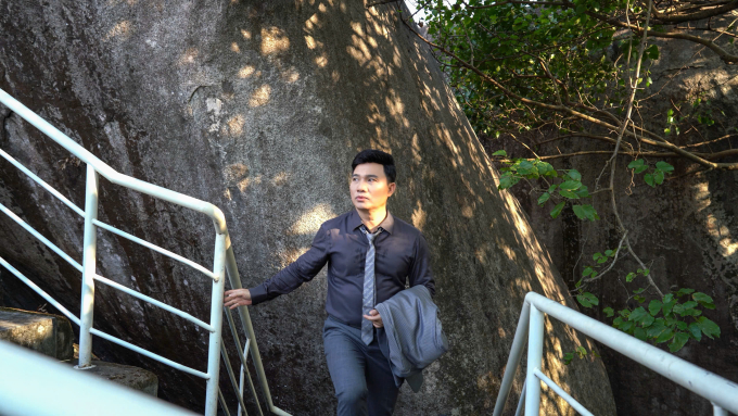Quang Linh vào vai doanh nhân tìm về chốn cửa Phật trong MV “Về nơi vô thường”- Ảnh 7.