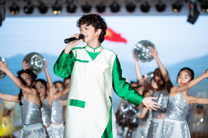 Vietnam Iconic Runway: Show thời trang mẫu nhí quy mô toàn quốc- Ảnh 1.