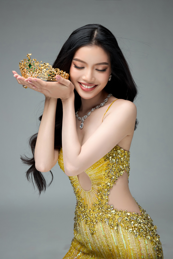 Á hậu Lâm Bích Tuyền đảm nhận vai trò huấn luyện viên catwalk tại "Miss Grand Vietnam 2025"- Ảnh 3.