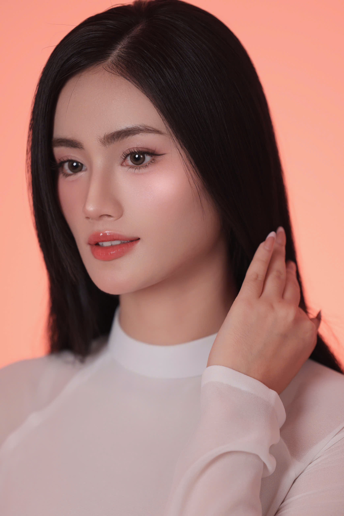 Hoa hậu Ý Nhi "biến hình" ấn tượng, khoe vẻ đẹp trong trang phục truyền thống Ấn Độ- Ảnh 1.