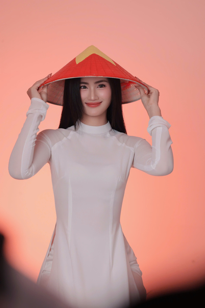 Hoa hậu Ý Nhi "biến hình" ấn tượng, khoe vẻ đẹp trong trang phục truyền thống Ấn Độ- Ảnh 3.