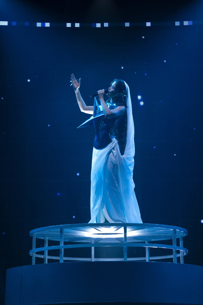 Đông Nhi hát live loạt ca khúc mới trong album "Theater Of Dreams", fan liên tục đòi thêm liveshow- Ảnh 9.