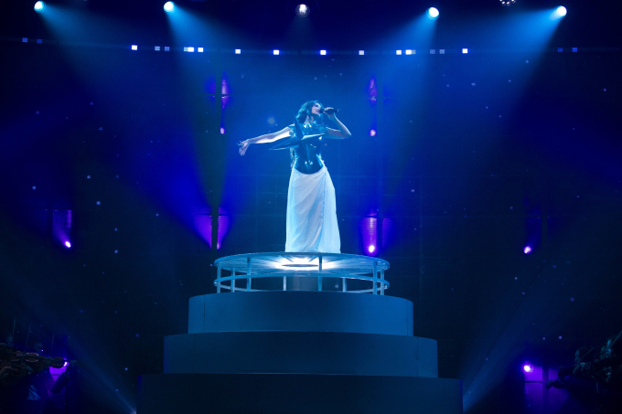 Đông Nhi hát live loạt ca khúc mới trong album "Theater Of Dreams", fan liên tục đòi thêm liveshow- Ảnh 10.
