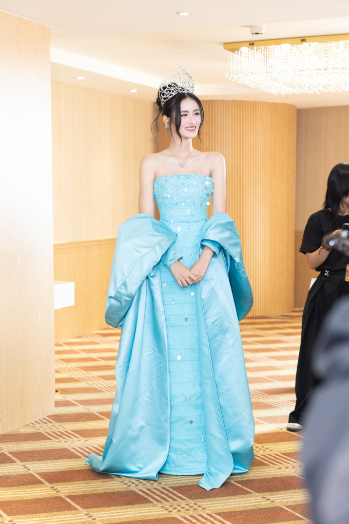 Hoa hậu Ý Nhi tự hào giới thiệu văn hóa Tây Nguyên tại "Miss World 2025"- Ảnh 3.