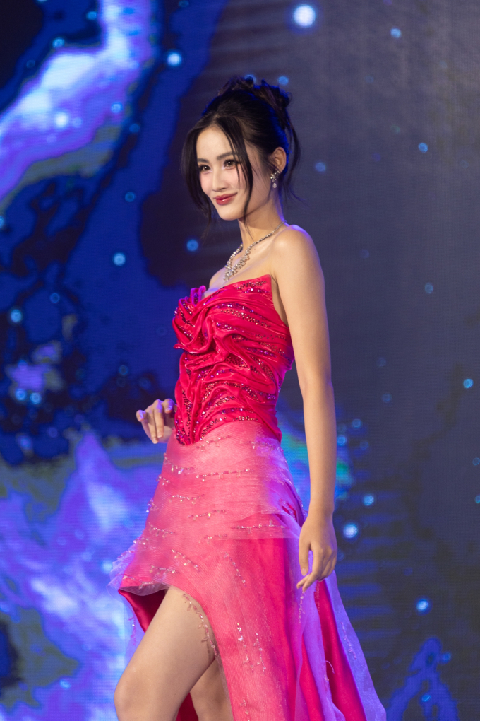 Hoa hậu Ý Nhi tự hào giới thiệu văn hóa Tây Nguyên tại "Miss World 2025"- Ảnh 11.