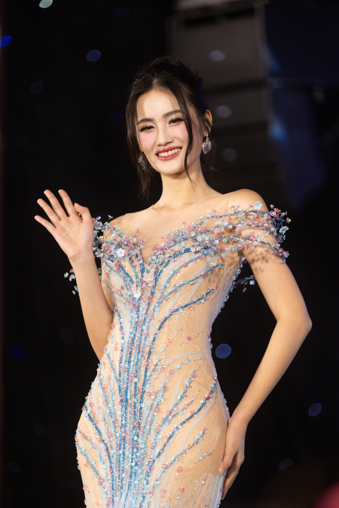 Hoa hậu Ý Nhi tự hào giới thiệu văn hóa Tây Nguyên tại "Miss World 2025"- Ảnh 23.